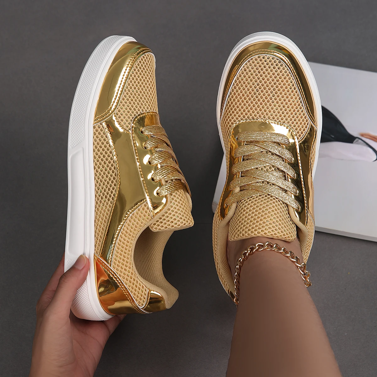 Outdoor Lighting Trends - Sepatu Sneakers Wanita Model Slip-on Hak