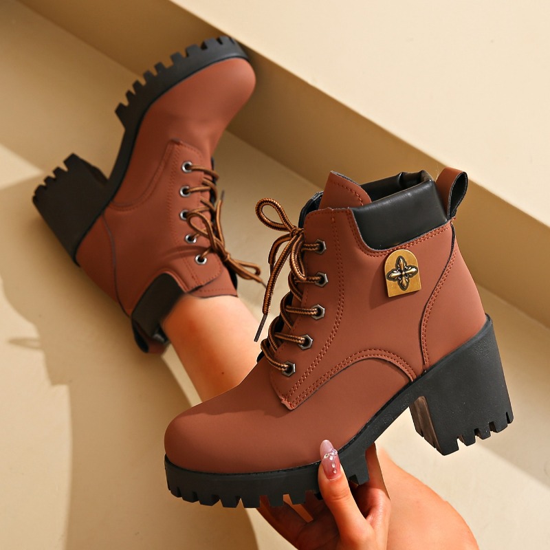 Outdoor Lighting Trends - Sepatu Bot Pendek Wanita Hak Tinggi